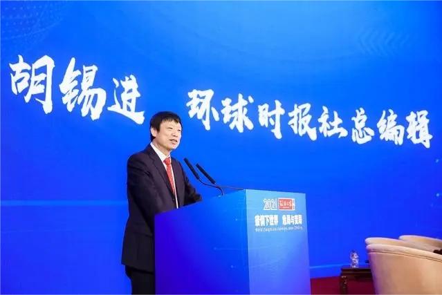 老胡如果不凑热闹，这热点就凉不下去——老胡也说“陈璇蹲”确实不好看，笔锋一转就对