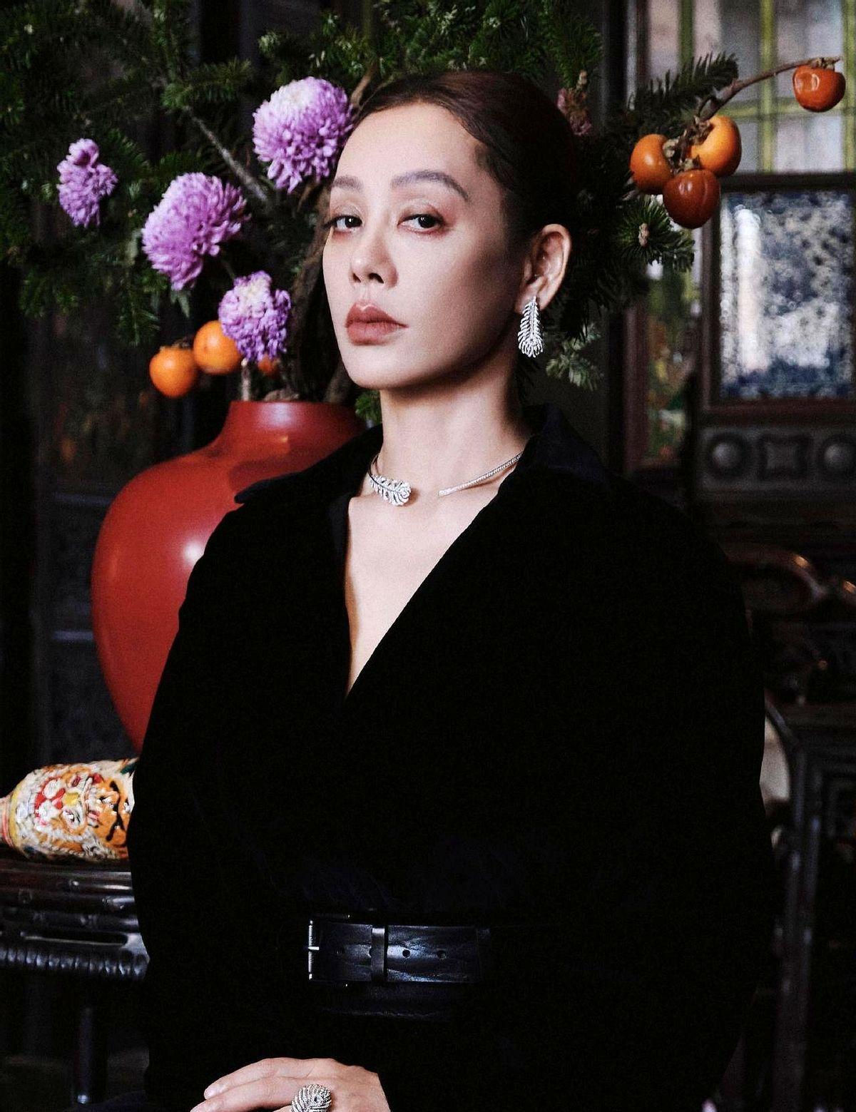 宁静说，早年金鸡奖评委能吵起来，她当时力挺陈道明，结果人家真拿了奖。
现在规则改