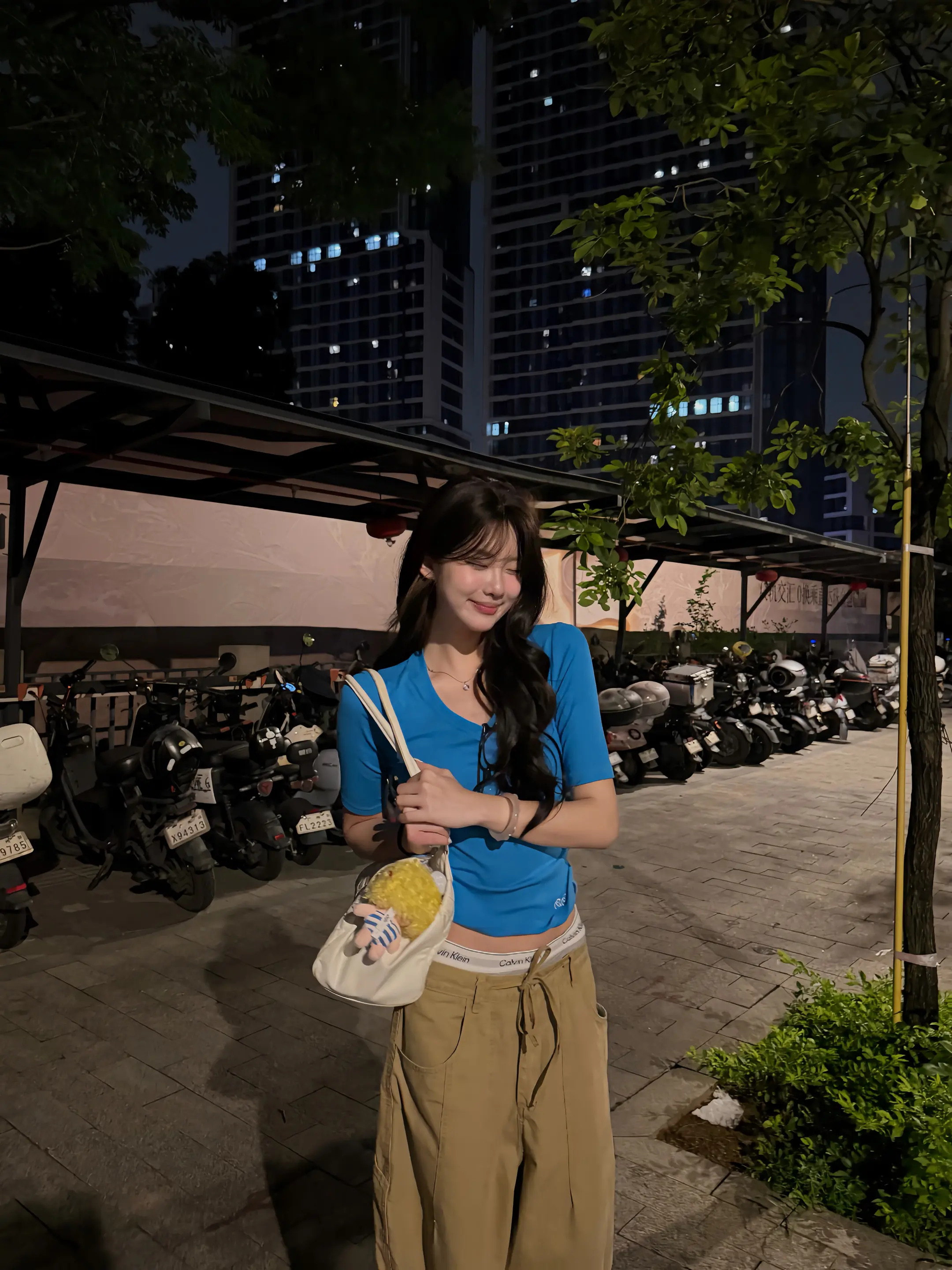 整个城市都睡着了 我们去散步吧