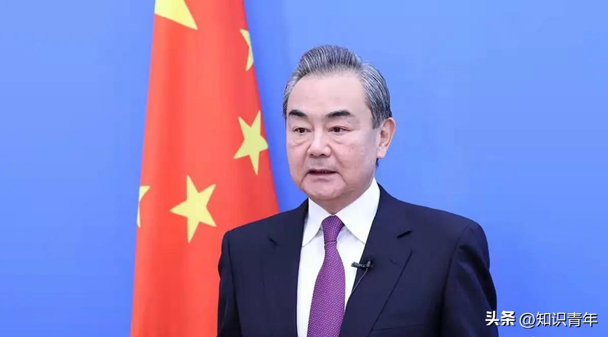 荷兰主动找中国谈了

3月13日，中国外交部长王毅和荷兰外交大臣贝伦德森通话。