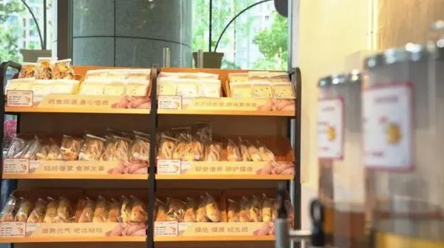 万万没想到，医院现在不光能看病，还能让你排队买面包！成都二医院最近彻底火了，药膳