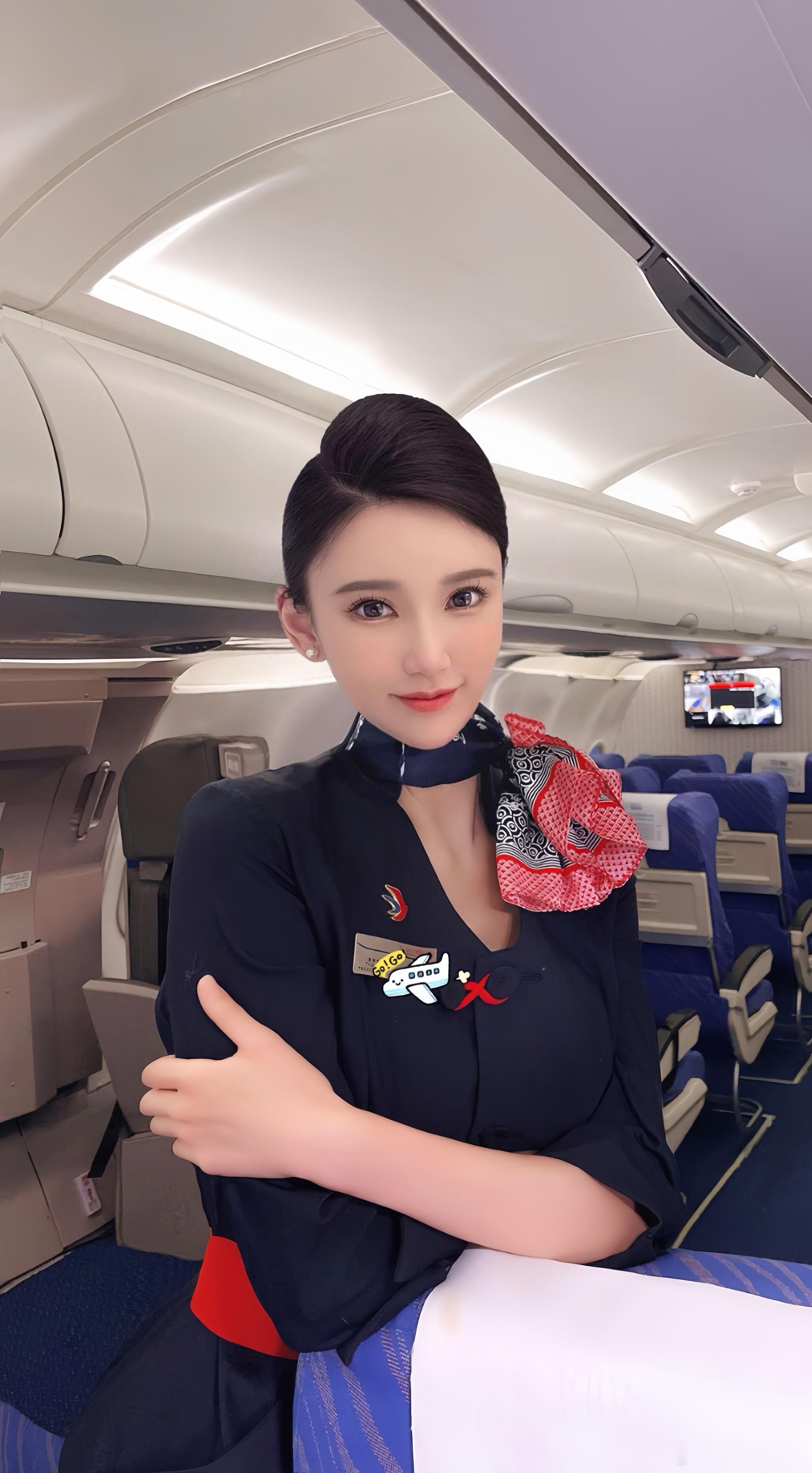 东航空姐的制服照，就是美。 ​​​