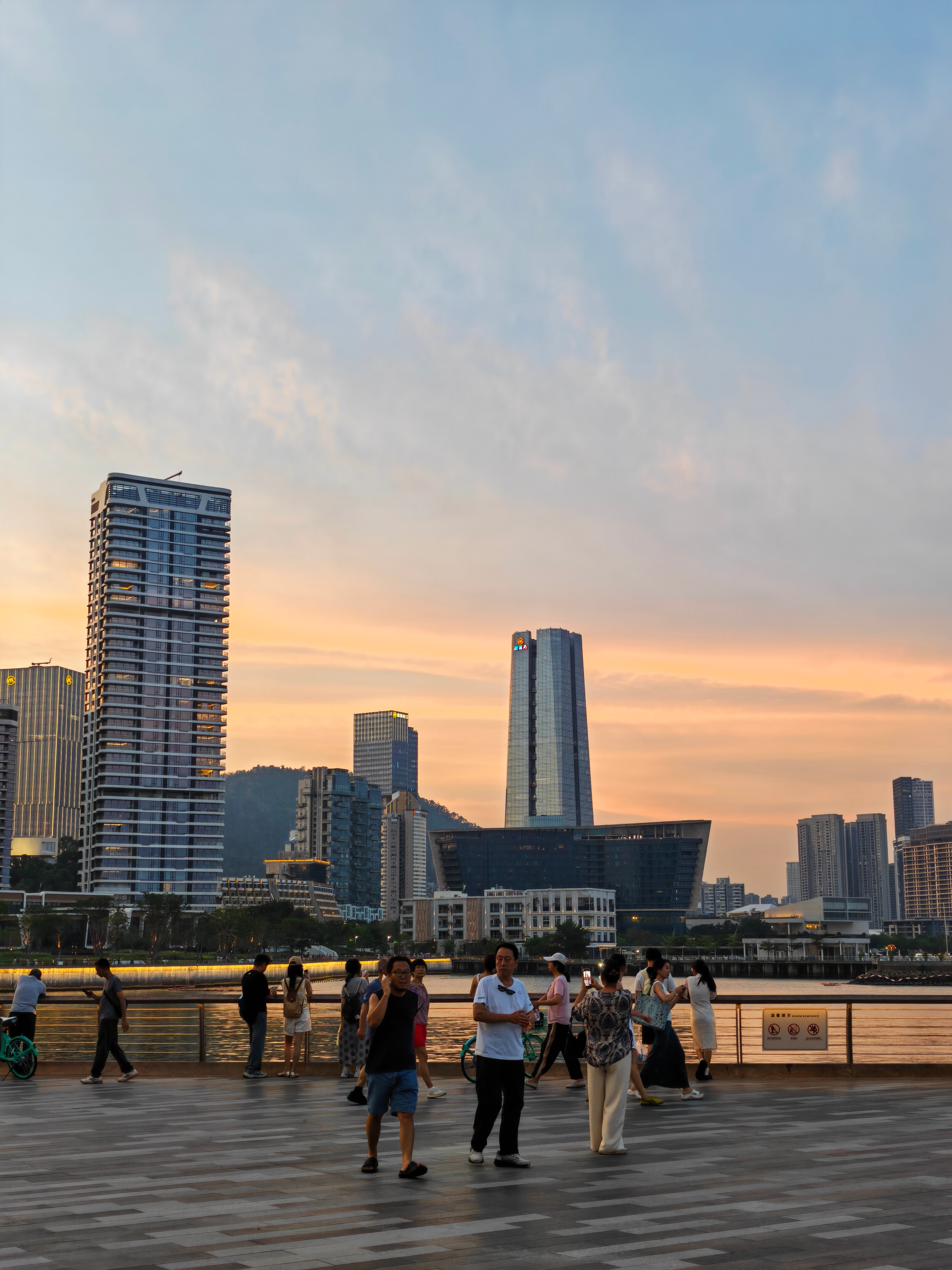 蛇口除了交通拥堵之外，其他真挺好的。希望有机会能在这买个大平层