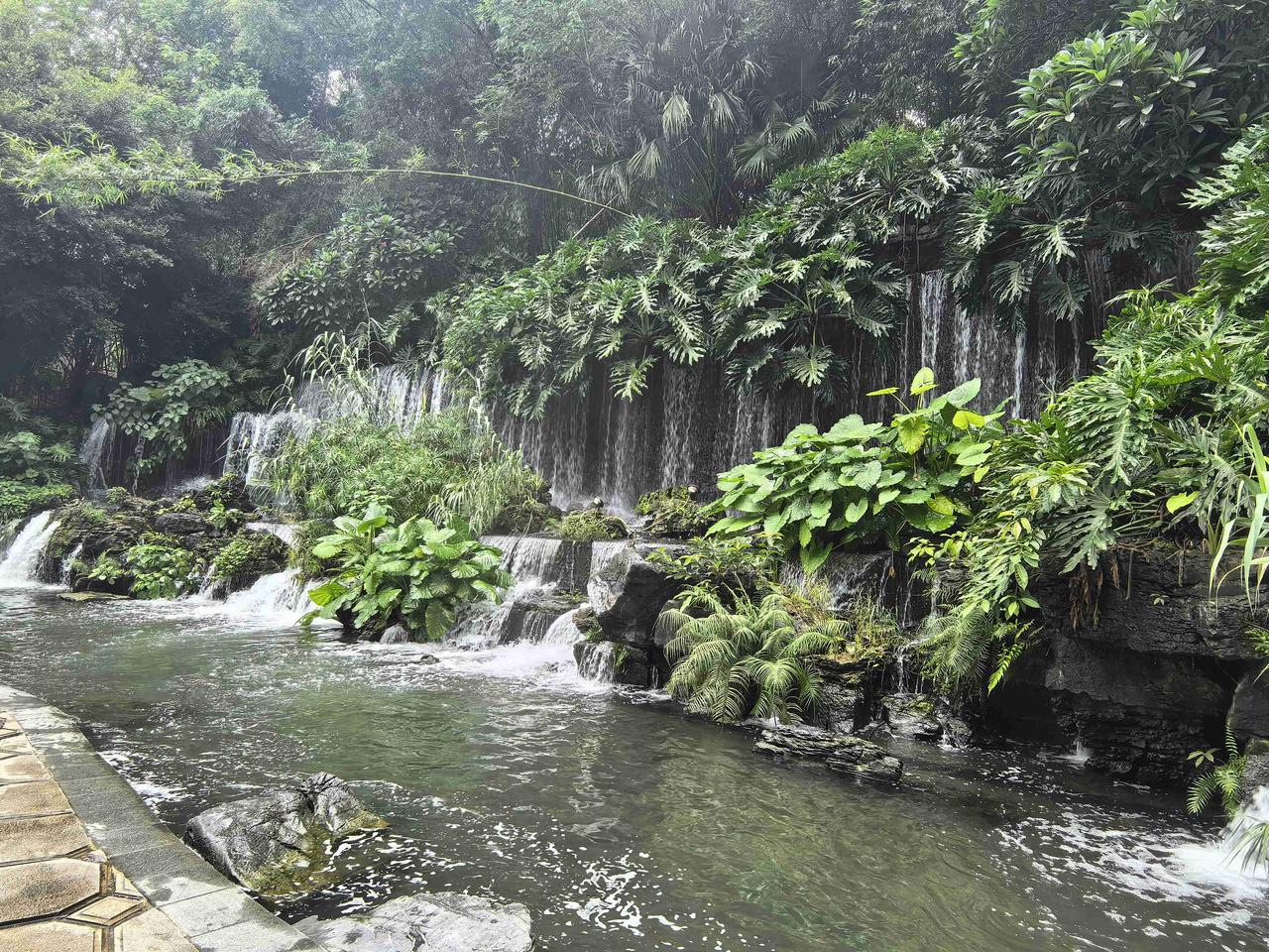 我的今日状态：🏝️旅行度假
我这里的天气：☀️晴天带定位记录生活 晒秋日打卡 