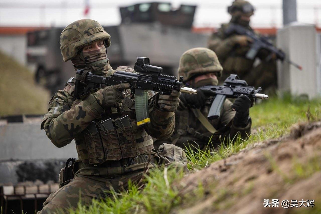 《共和国报》：波兰将举行应对战争的秘密演习
 
今年4月，波兰将举行代号为“Kr