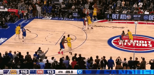 关键边线球犯错，詹姆斯显露疲态，湖人季后赛X因素若隐若现。

还有9秒时间，湖人