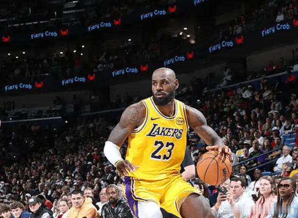 詹姆斯开局状态拉满41岁的詹姆斯还能飞詹姆斯  詹姆斯41岁后2场30+，场均砍