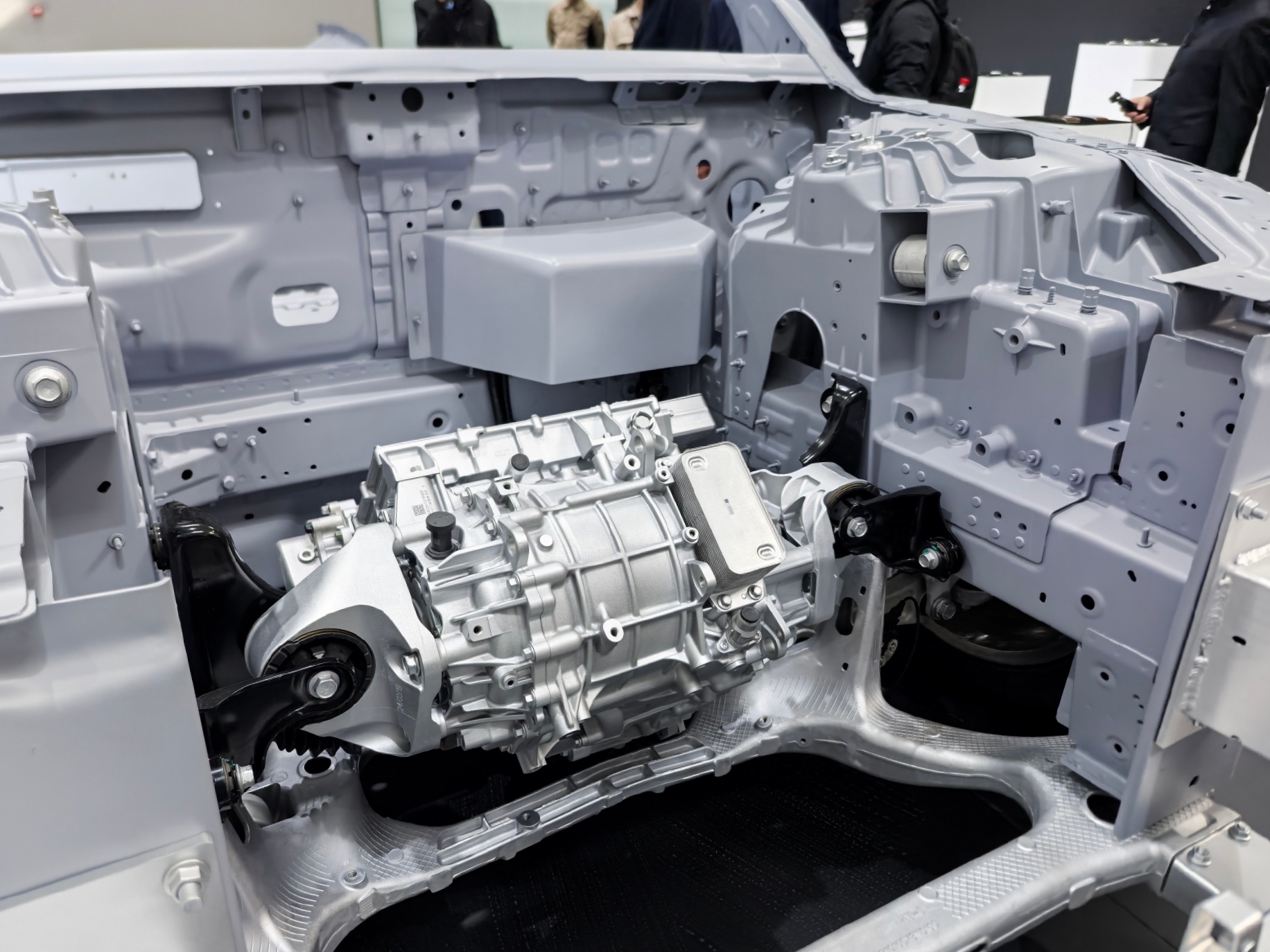 biw 来看看讲究车，制动总泵都用个罩子包着相当讲究了网图侵删 