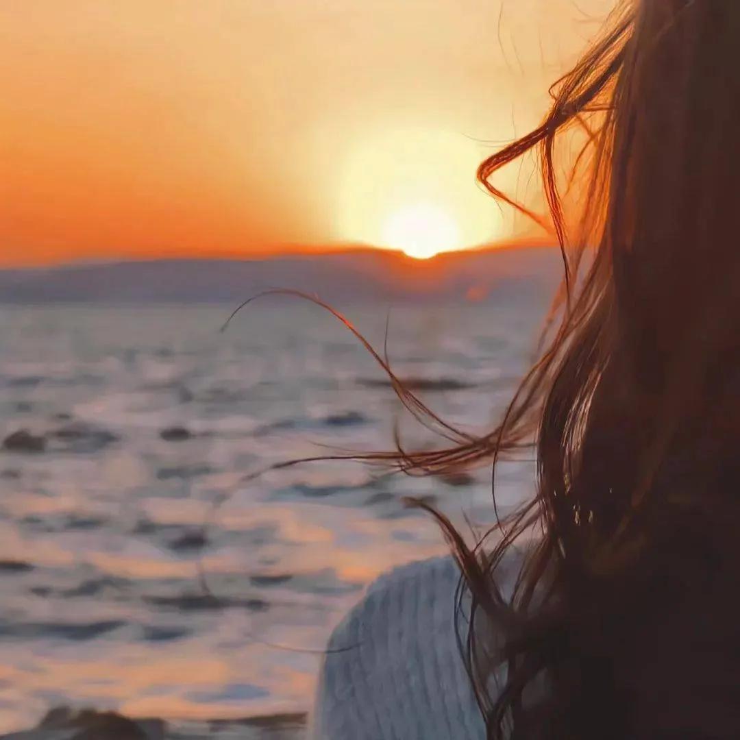 真正成熟的人，都懂得管理情绪。

不是没有情绪，而是不让情绪控制自己。

遇到批