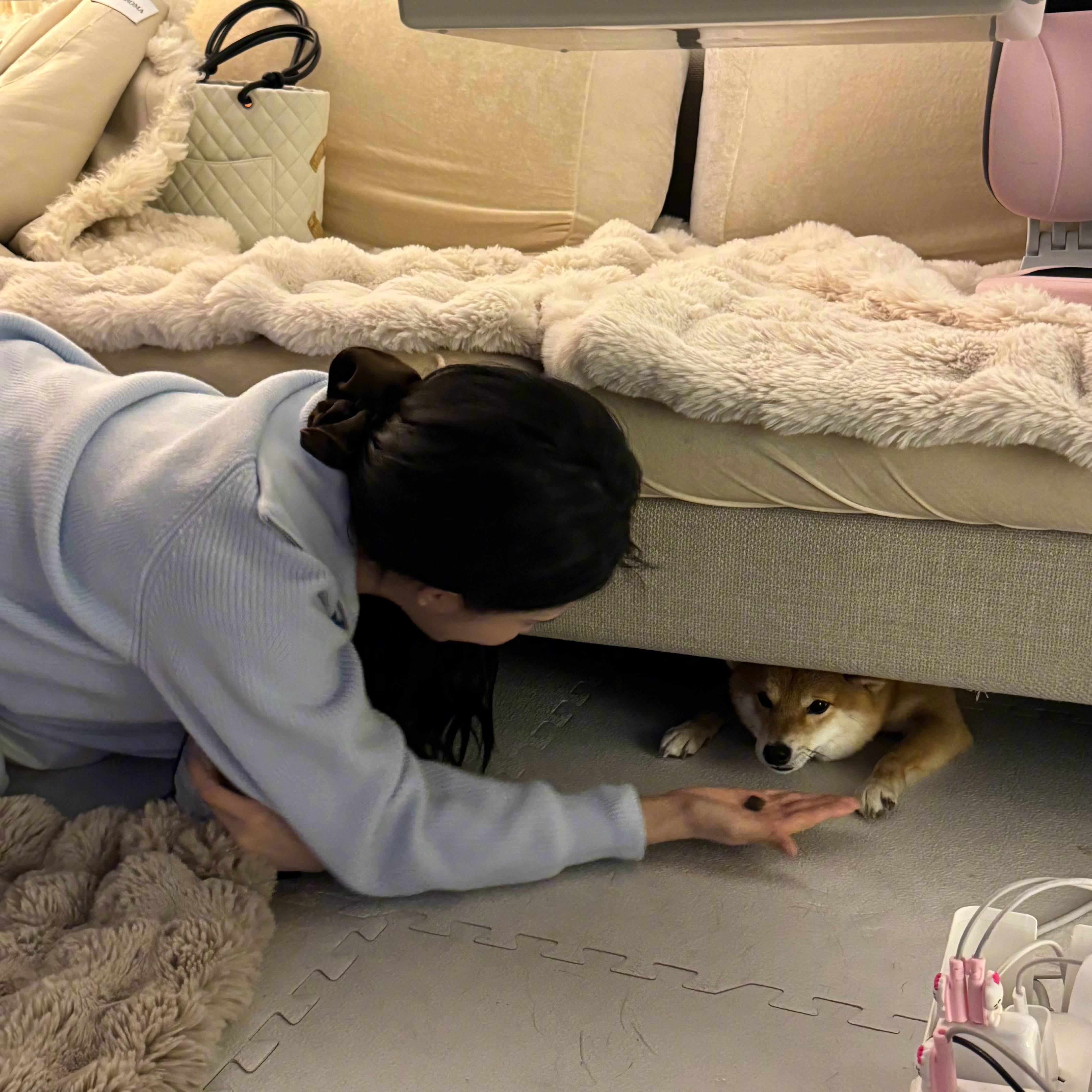 刘些宁为了秀美甲发了十八宫格刘些宁美甲的买家秀和卖家秀 一口气发了十八宫格，原来