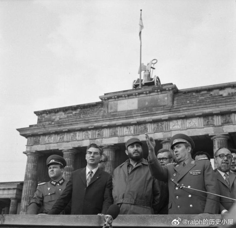 1972年6月14日卡斯特罗在柏林勃兰登堡门历史影像 ​​​