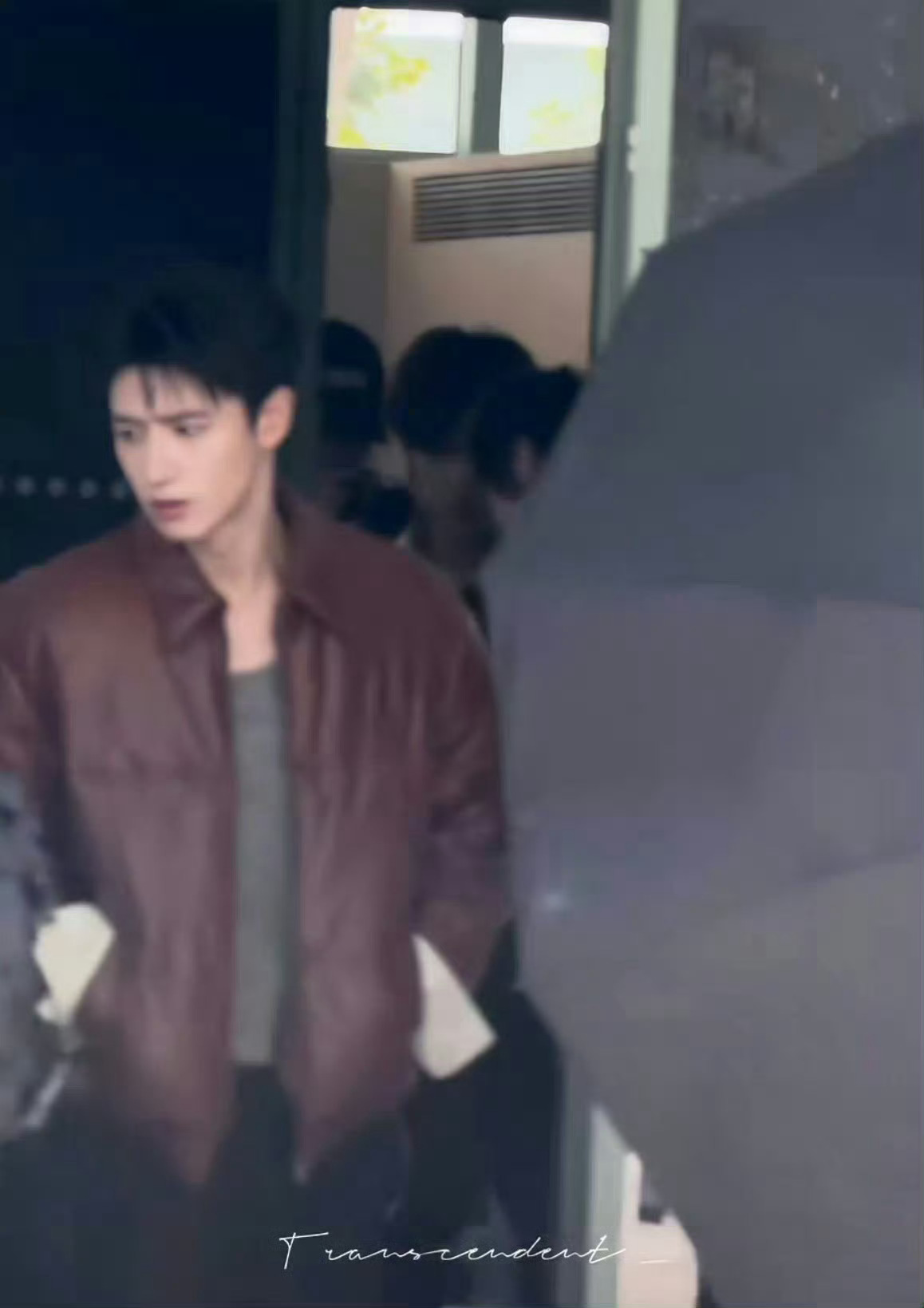 朱志鑫今天的拍摄路透，穿的 “超季”演绎Prada 2026秋冬系列全套look