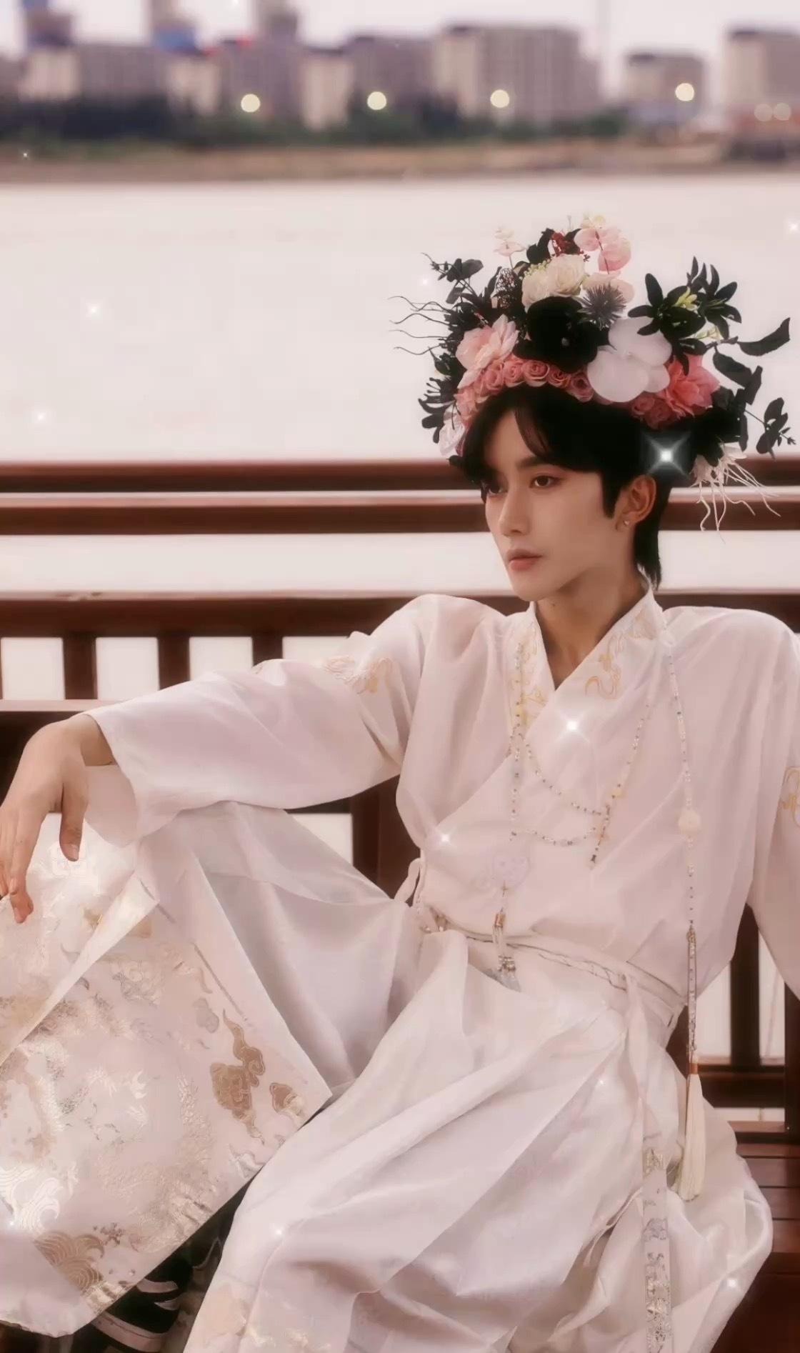 ⭐ 这个世界乱乱糟糟，而你干干净净，可以悬在我心上，做星星和太阳我的满分男黄星