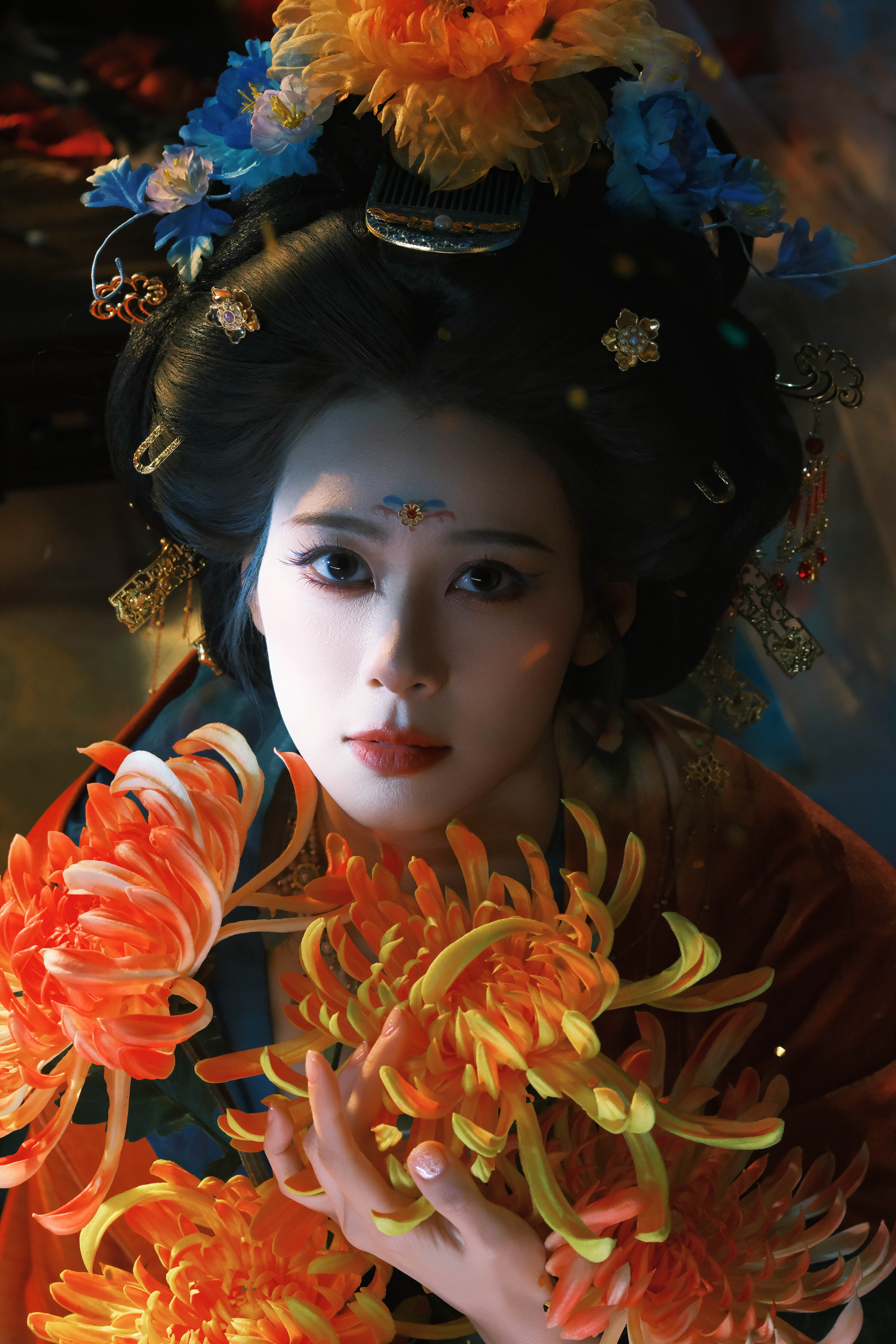 赵昭仪美得不知天地为何物了一袭唐服雅致吸睛，容颜绝美气质出众，宛如画中仙灵动娇俏