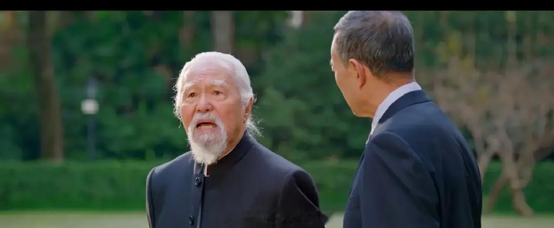 盛唯爱一回来，盛家就慌了
 
盛远集团年会刚散，盛伯凯把亲弟堵在走廊：姐要是真踏