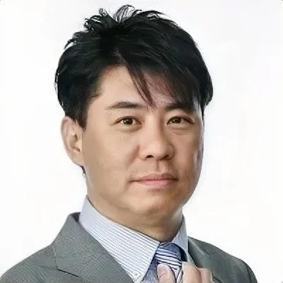 日本“网红”专家高桥浩祐评论日印领导人的派“兄妹”称呼，沾沾自喜。
“国家领导人