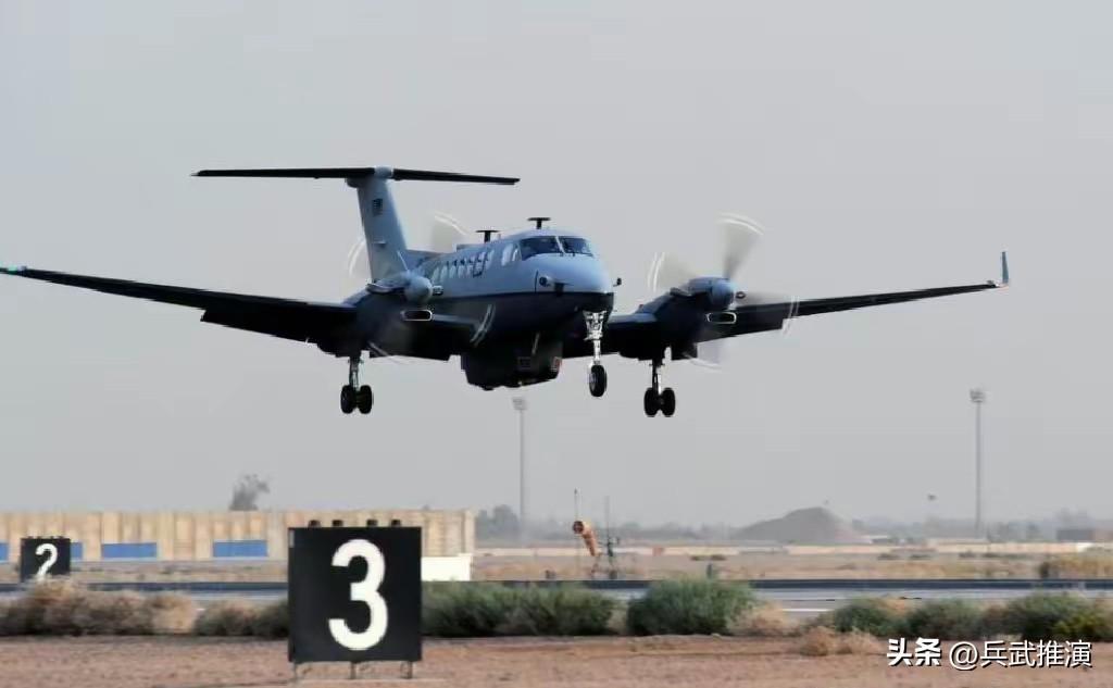 伊拉克媒体称：美军一架MC-12侦察机在科威特一处基地遭到导弹袭击中被摧毁。
