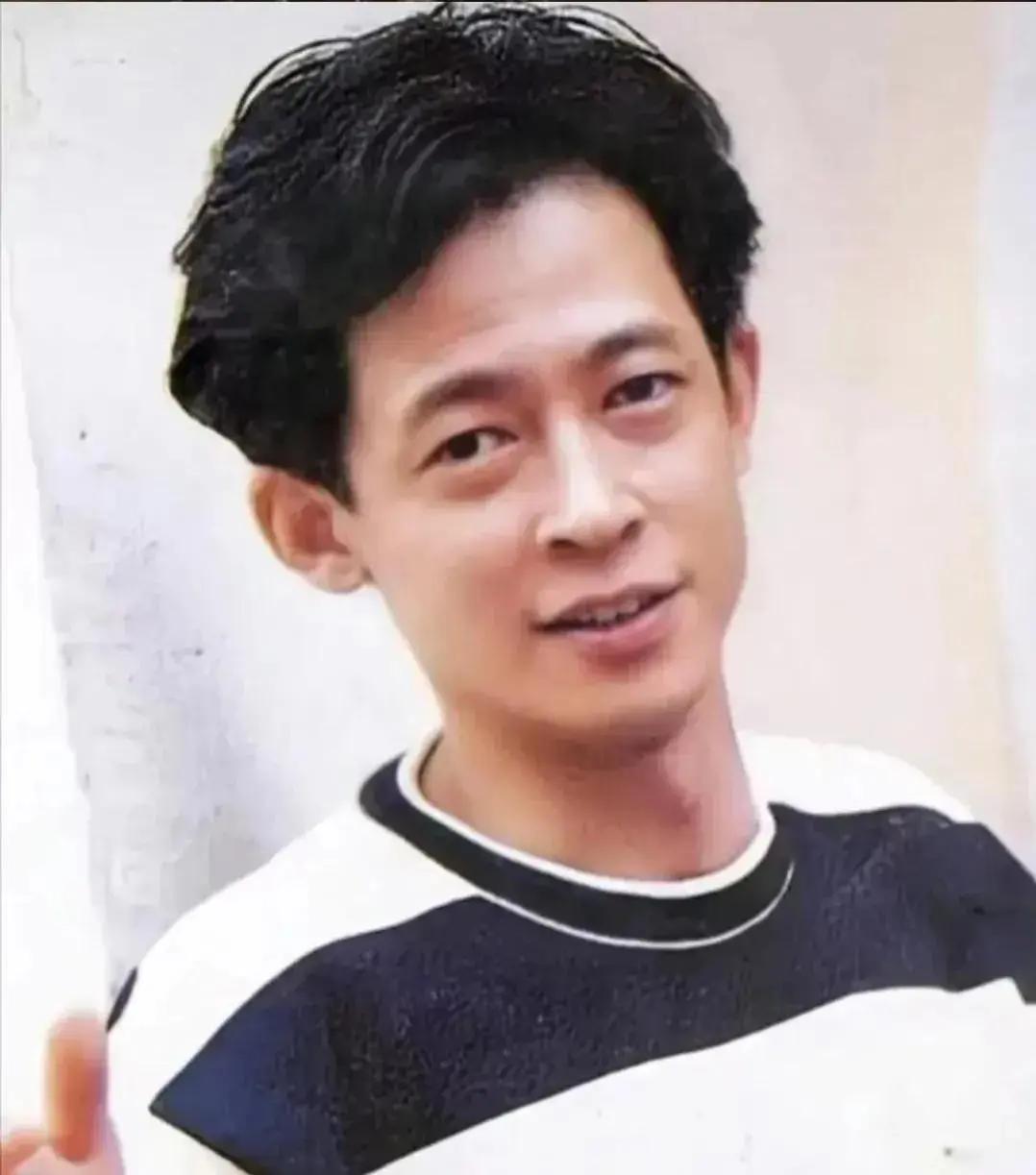 王志文年轻的时候是真瘦，老了也逃不过变成发福胖大叔。