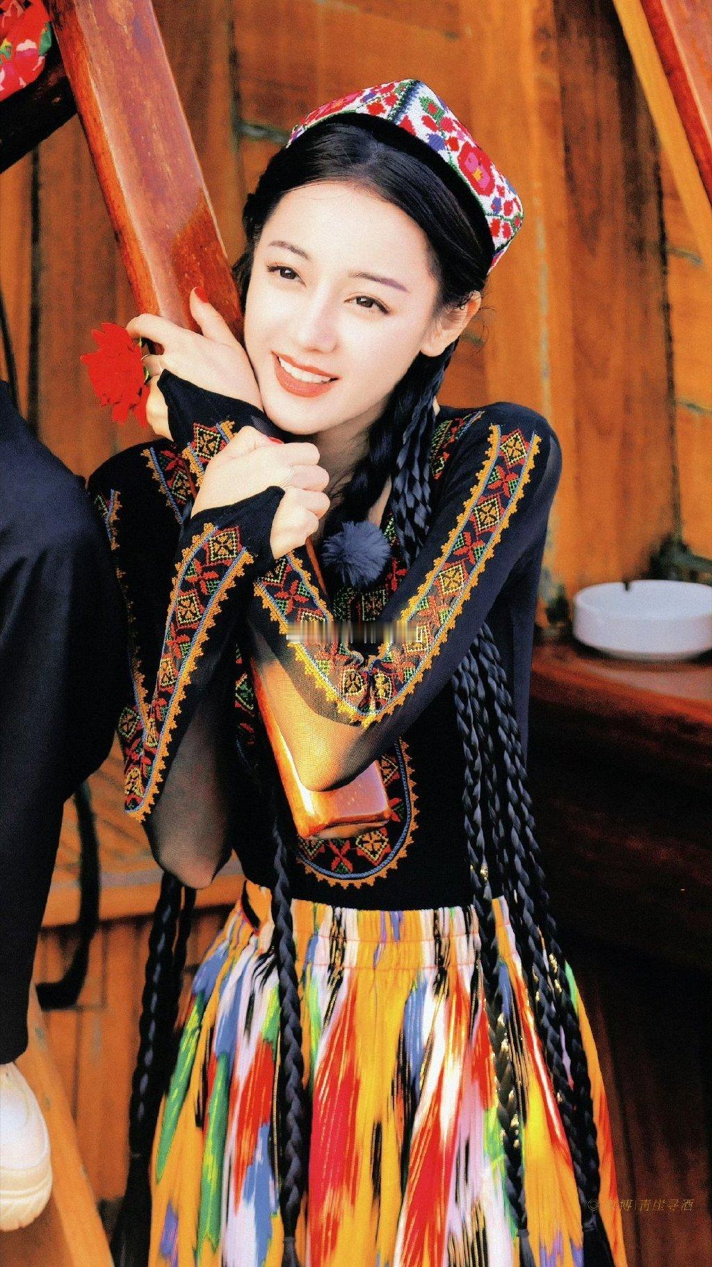 明星私下小习惯合集宋祖儿私下超接地气，会逛平价超市买零食，还跟粉丝安利五块钱的薯