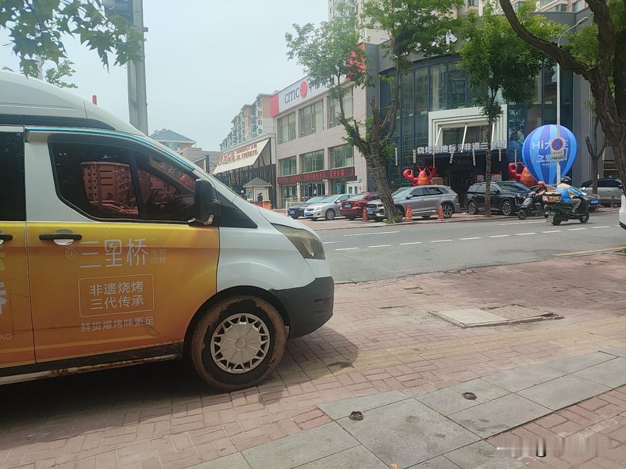 大连周日Citywalk：偶遇非遗烧烤，打卡中山公园“神仙”市集！

周日午后，