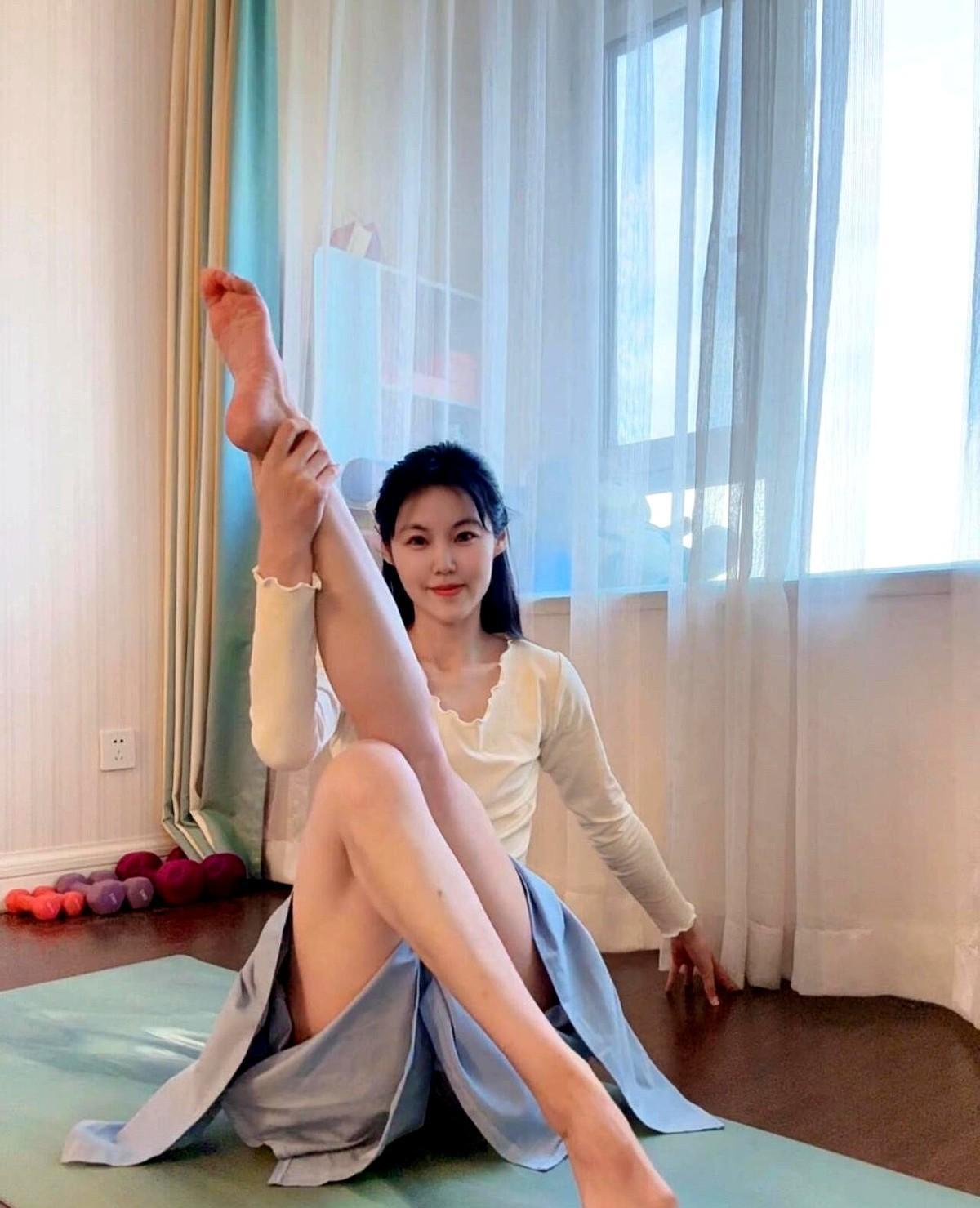 工间三分钟，不练就扣钱。
不是喊你锻炼，是逼你活着。
老板们终于懂了：员工不是机