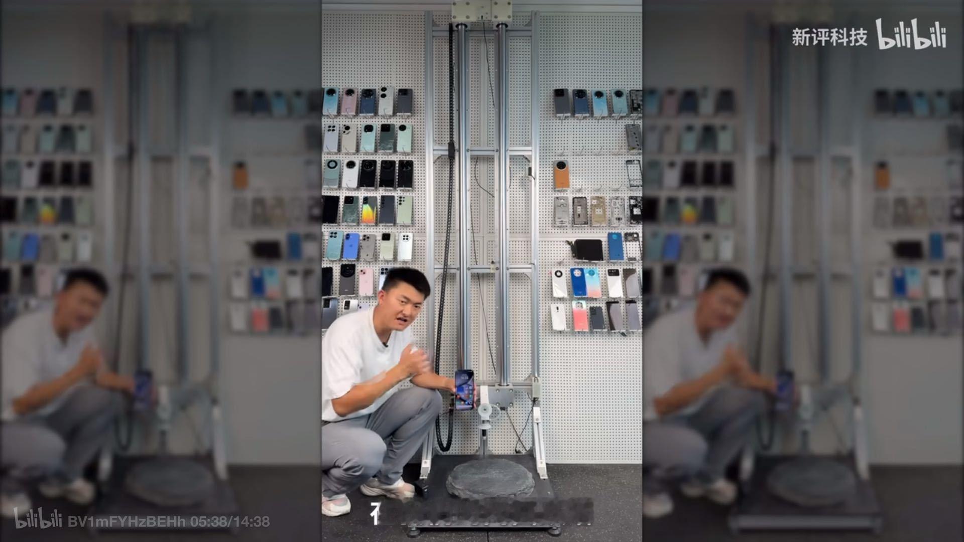 手机屏幕一摔就坏的原因找到了，因为它们都是用强化玻璃，表面看着很无奈硬，内部还是