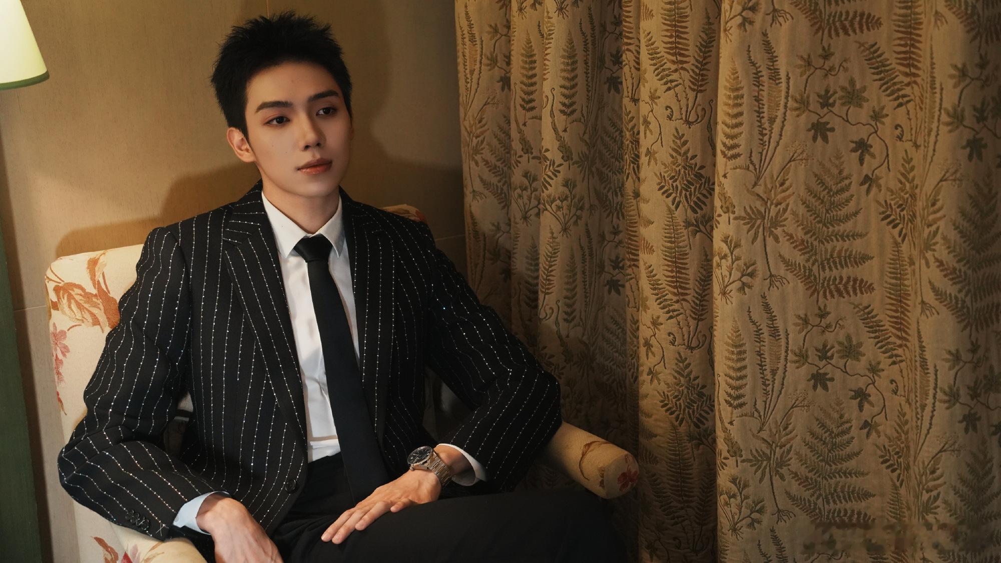 罗一舟 金鸡奖造型🈶！！！很正气的帅