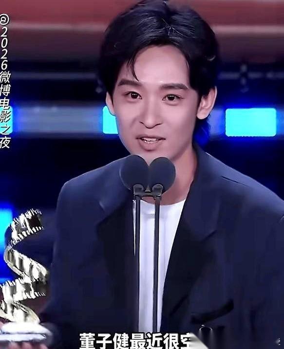 说到孙怡和董子健，圈里最让人看不懂的一对。 没出轨，没互撕，连个像样的绯闻都扒不