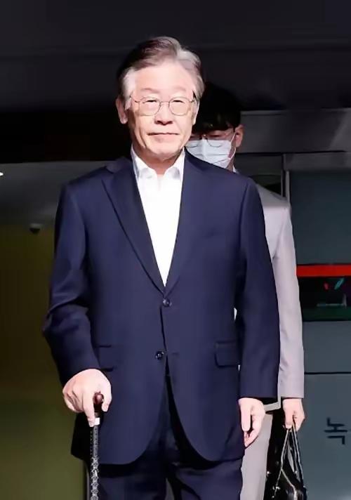 看穿美国在和伊朗这一次战争中的纸老虎本质，韩国人说话胆子也大了起来。4月28日，