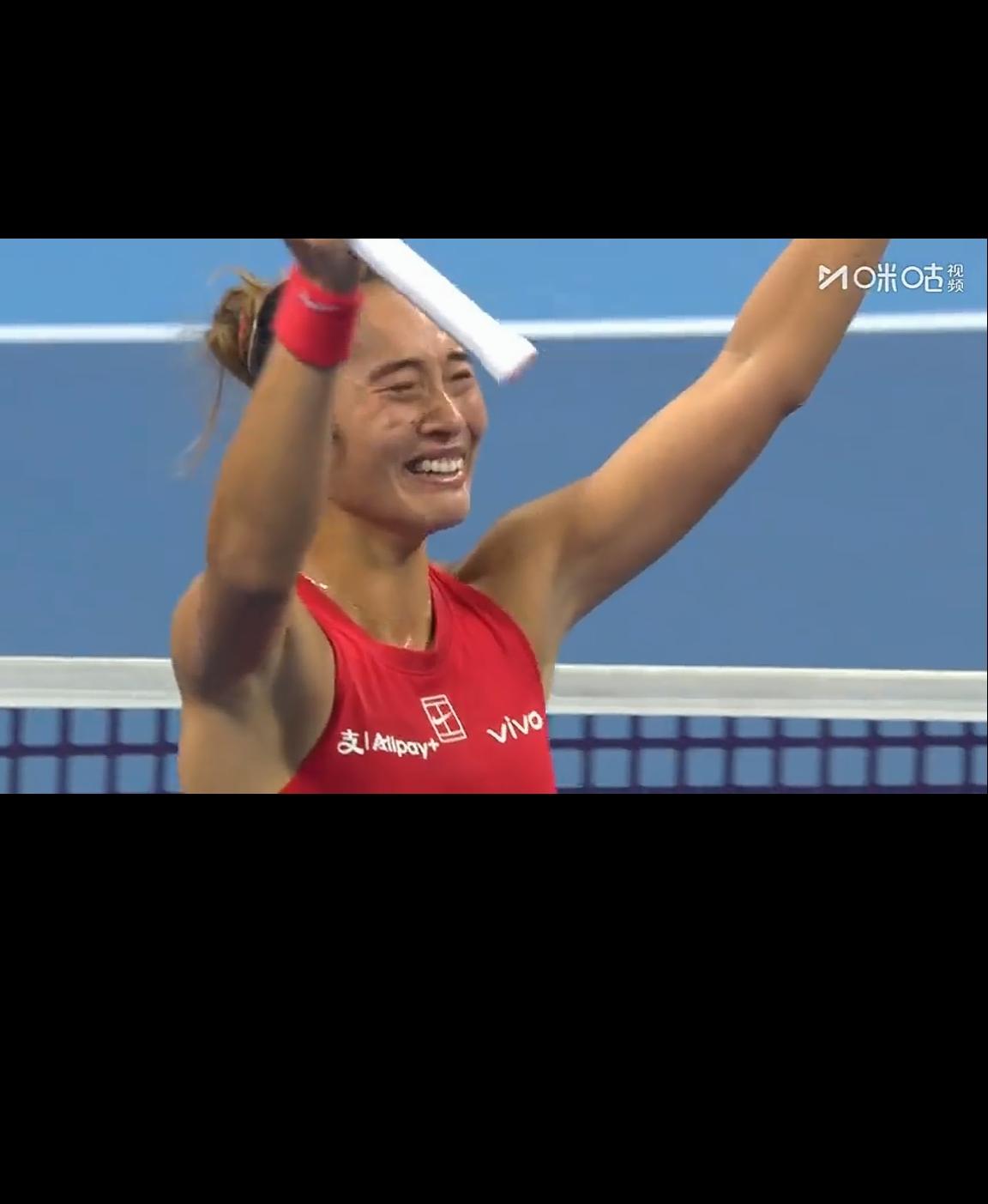 刚才郑钦文热泪盈眶，她出人意料地拿下WTA1000赛女单冠军，这也是中国网球公开
