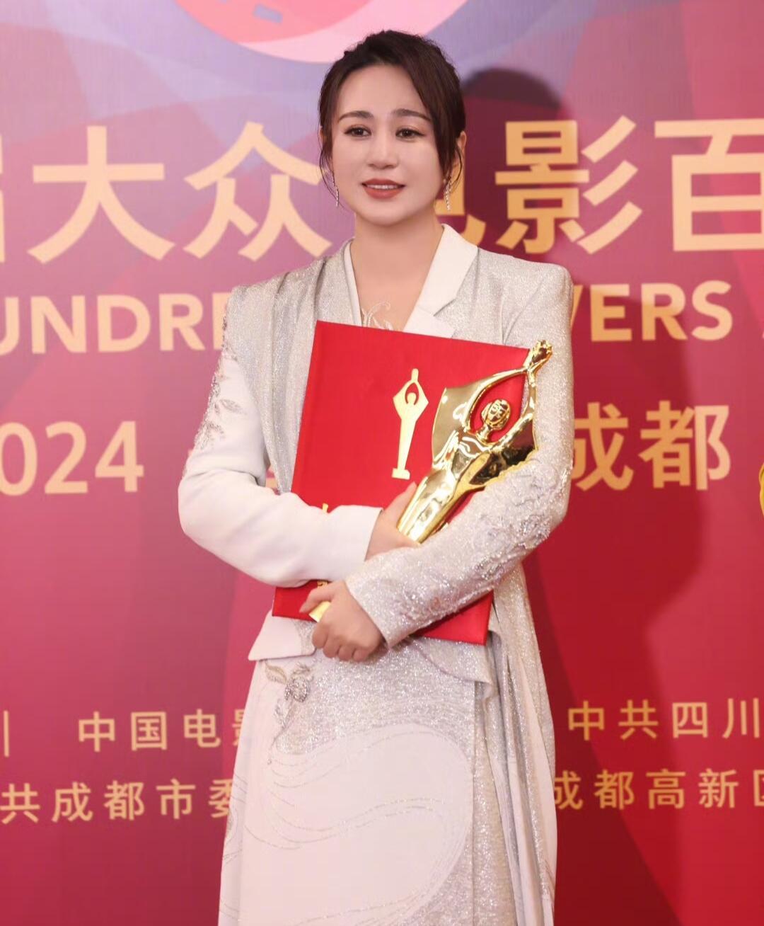 马丽在人民日报撰文马丽祝大家马力全开 大年初八开工日，马丽的撰文太戳心了！从春晚