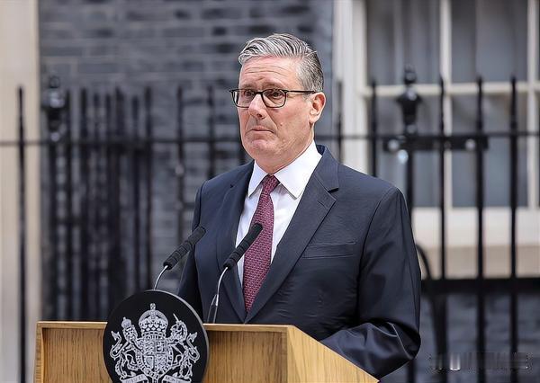 英国政坛剧烈震荡！斯塔默黯然下台，北方之王伯纳姆强势接棒
 
英国政坛再度迎来重