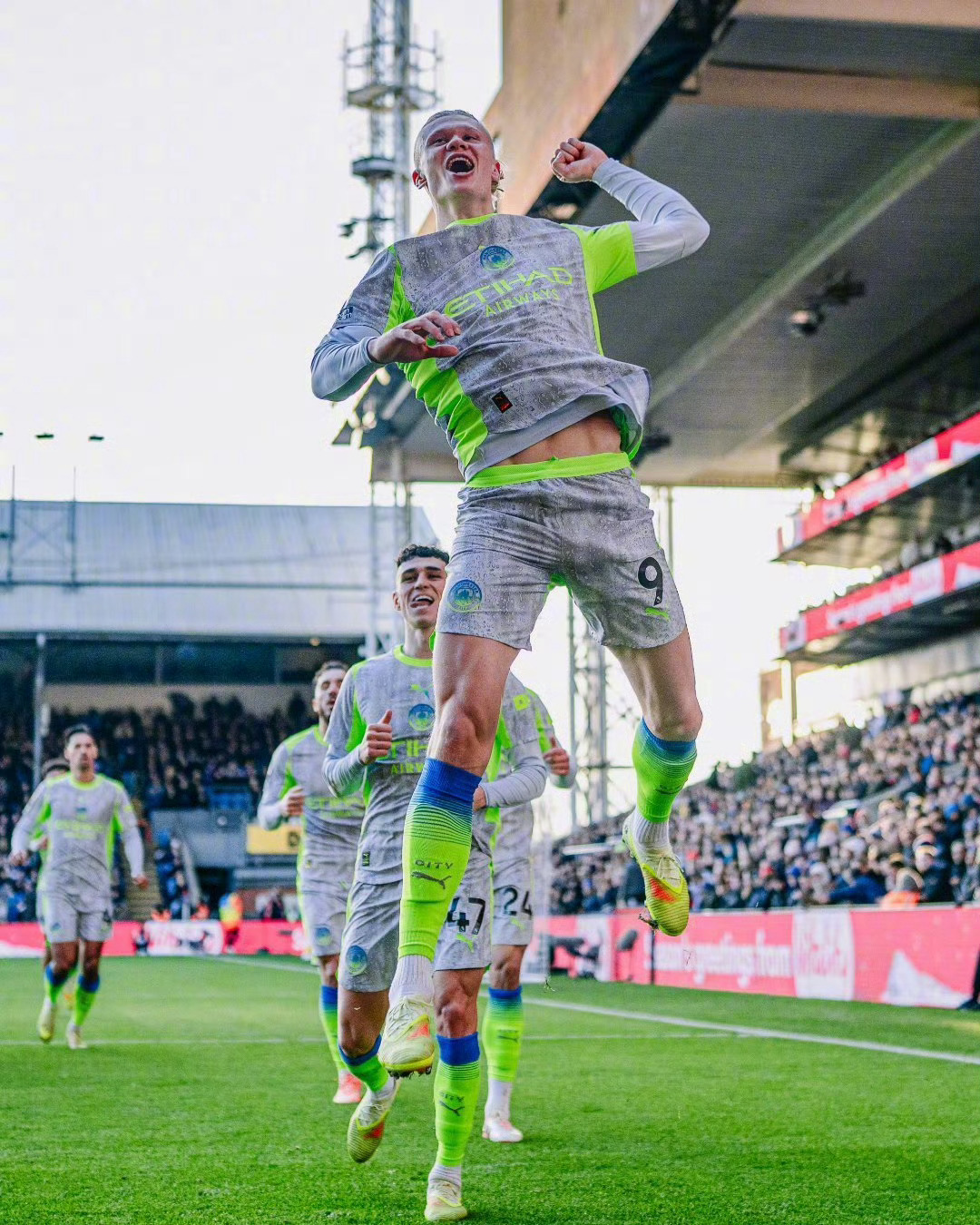 以下五个英超纪录哪个最难被打破？1阿森纳英超连续49场不败2马内2分56秒完成帽