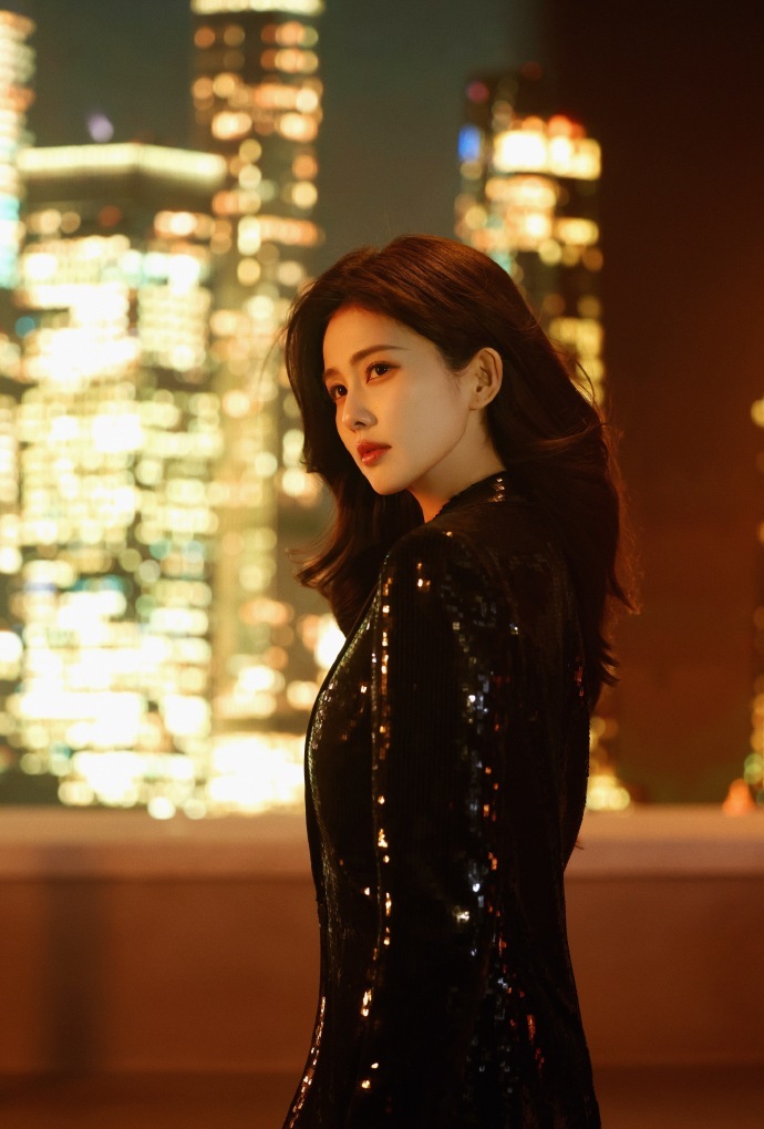 白鹿暗夜绽放自我锋芒白鹿完全摩登女郎 白鹿暗夜绽放自我锋芒，白鹿完全摩登女郎，谁