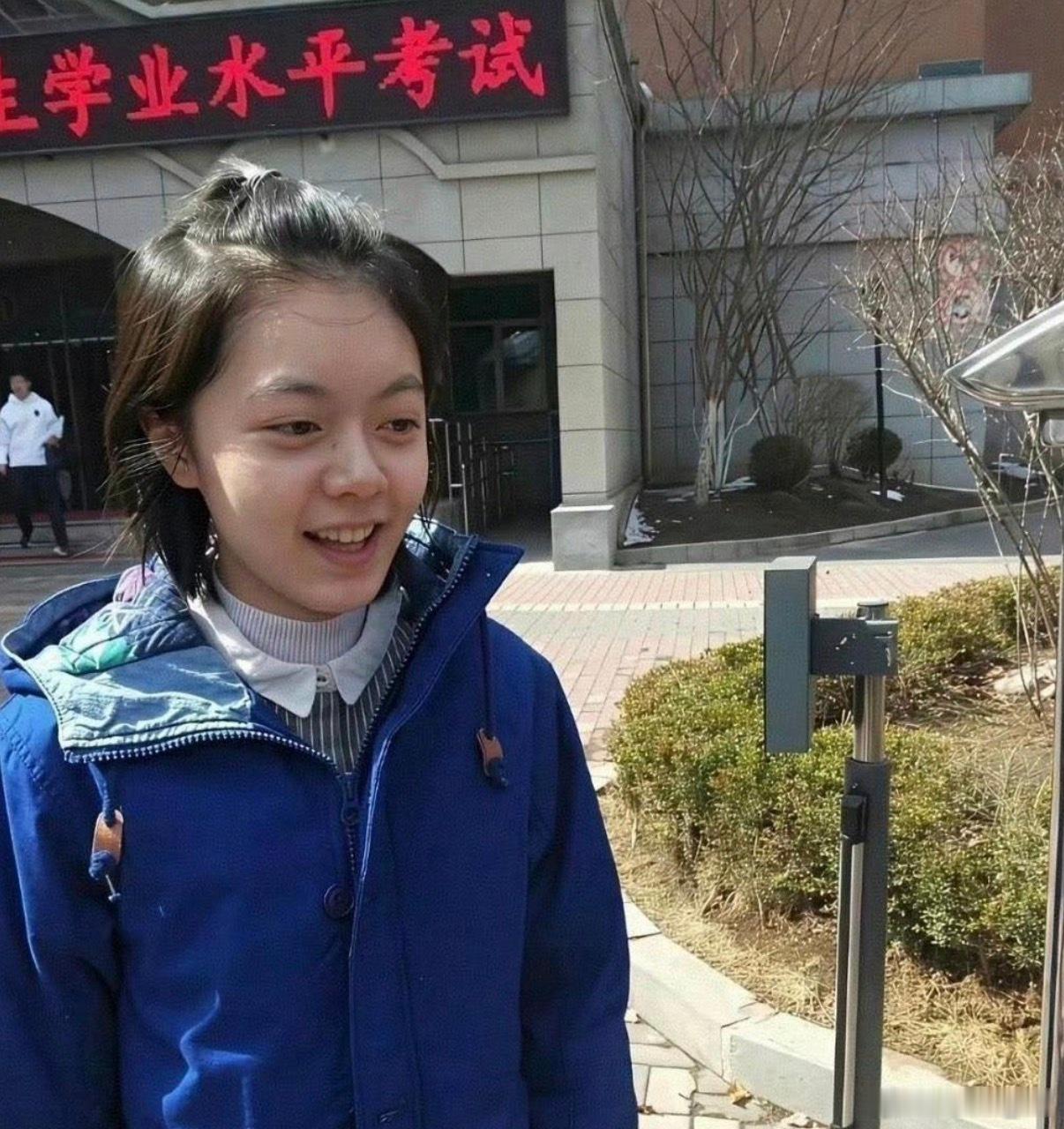 这就是赵今麦当初高考完的样子吧，还是纯素颜，简直是老天爷追着喂饭… 
