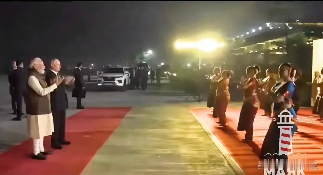 俄罗斯总统新闻秘书佩斯科夫称，莫迪亲自迎接普京是突然之举，俄方事先并不知情。