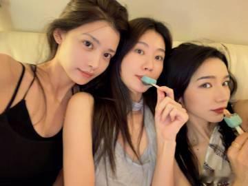代斯张艺上张慧雯合照 代斯、张艺上和张慧雯同框啦！这张合照不仅颜值爆表，更是“北