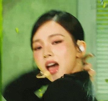 aespa最新舞台 把柳智敏换成田小娟上去跳都没人发现吧 