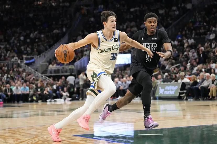 雄鹿125-108击败篮网 结束两连败北京时间4月11日，NBA常规赛雄鹿主场迎