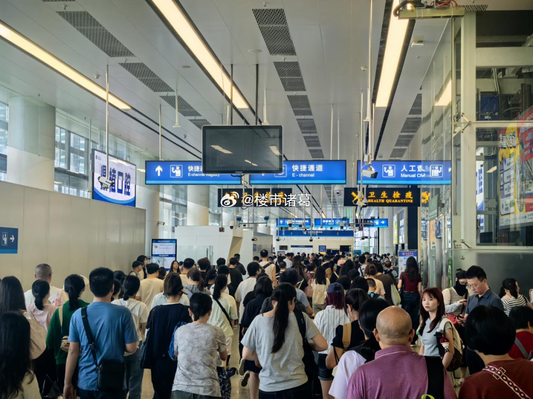 近期，深圳的城市热度简直爆表~8月8日，深圳地铁客运量再创纪录，总客流量突破11