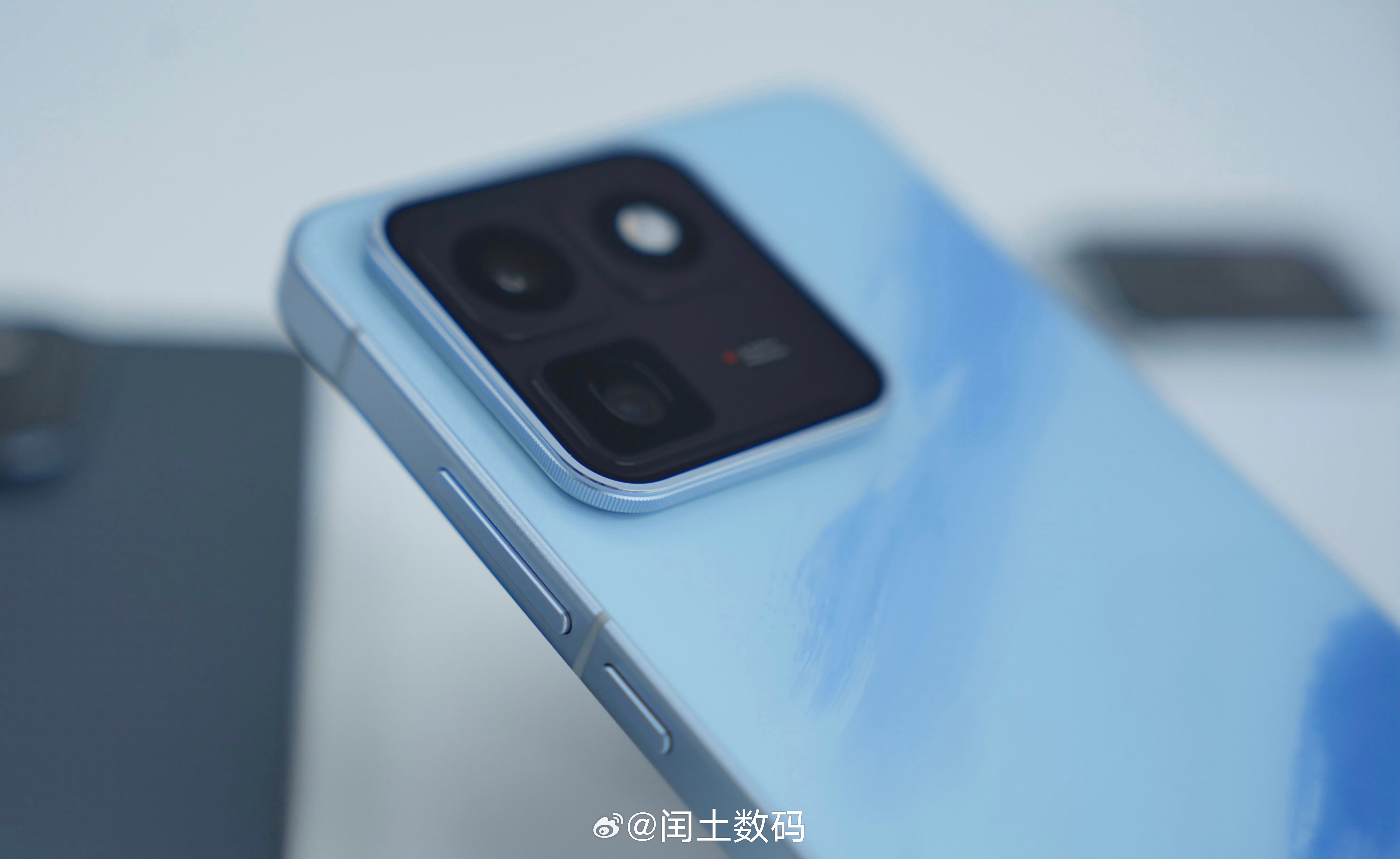 iQOO15T  如果你一直在等一台真2K直屏+强性能+超长续航的旗舰，那iQO