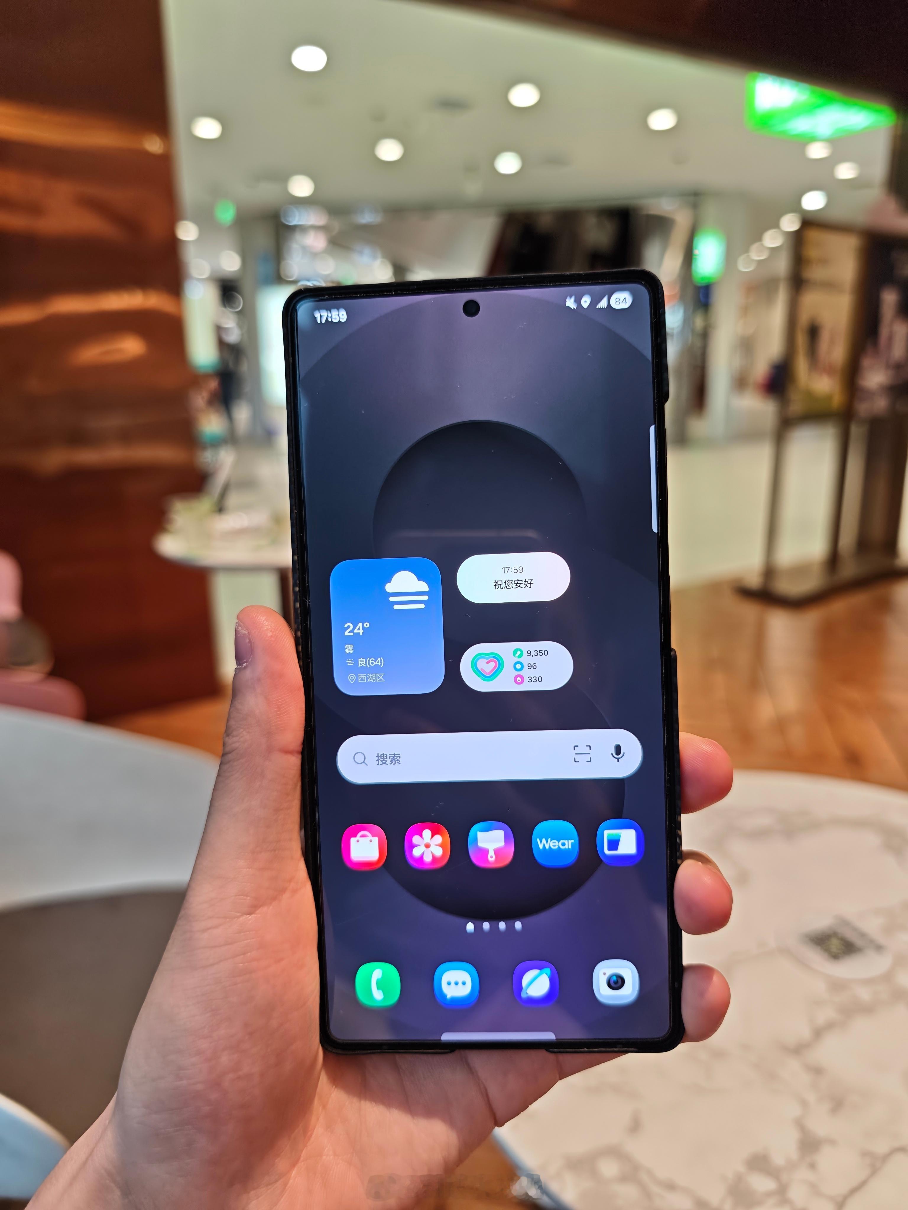 iPhone18Pro或采用屏下FaceID如果要打孔的话，那么我坚定的选择三星