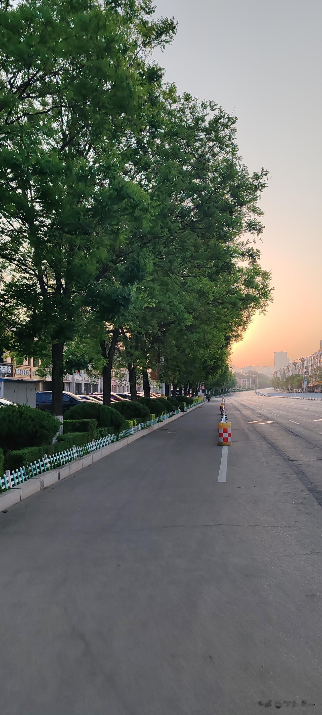 不差钱的，
不要钱的，
不出钱的，
这样的搭伙应该平稳的搭下去吧，
却只搭了两年