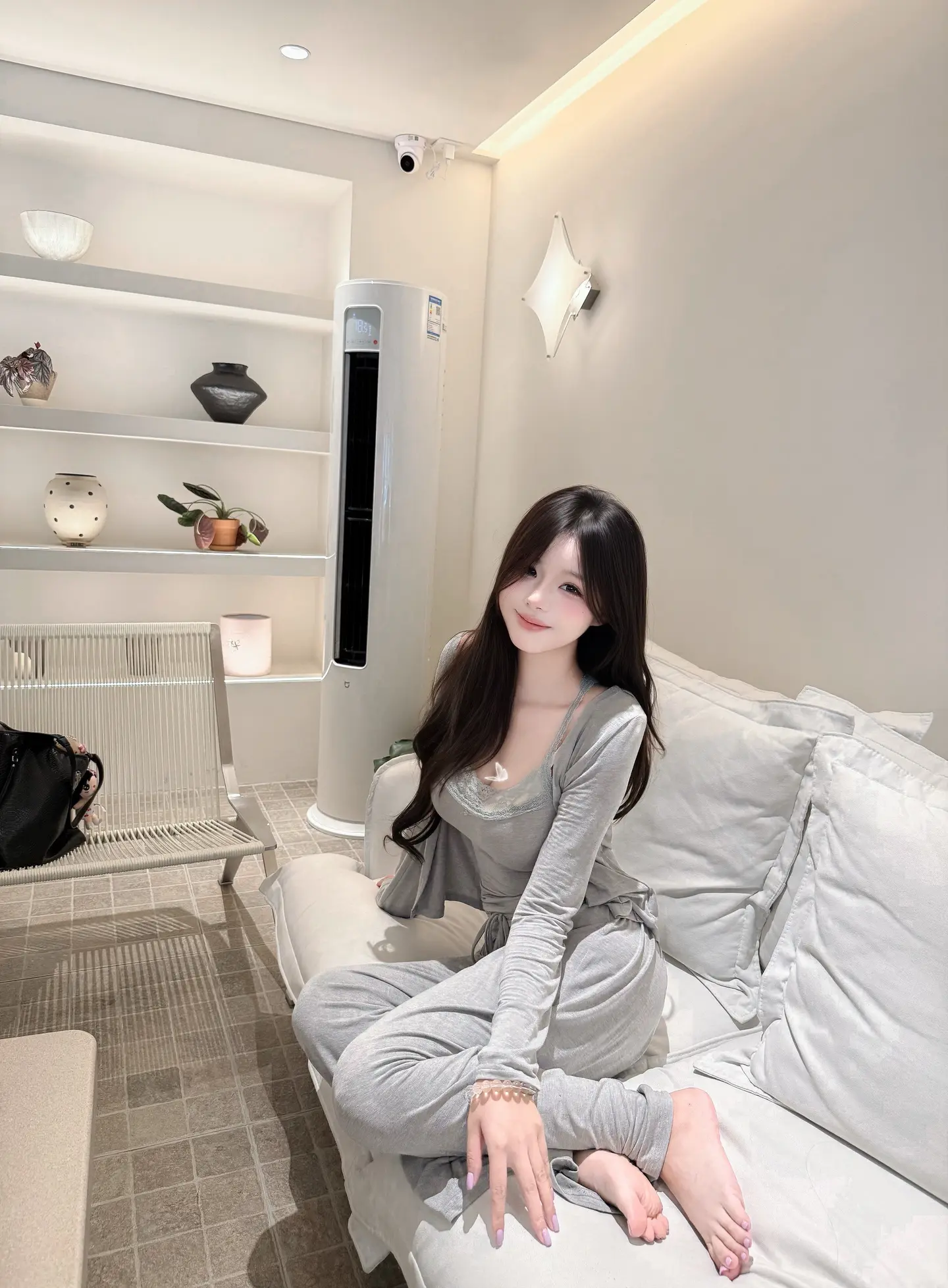 可思念会见缝插针 人声鼎沸的时候 我总是在想 你在我的身边就好了