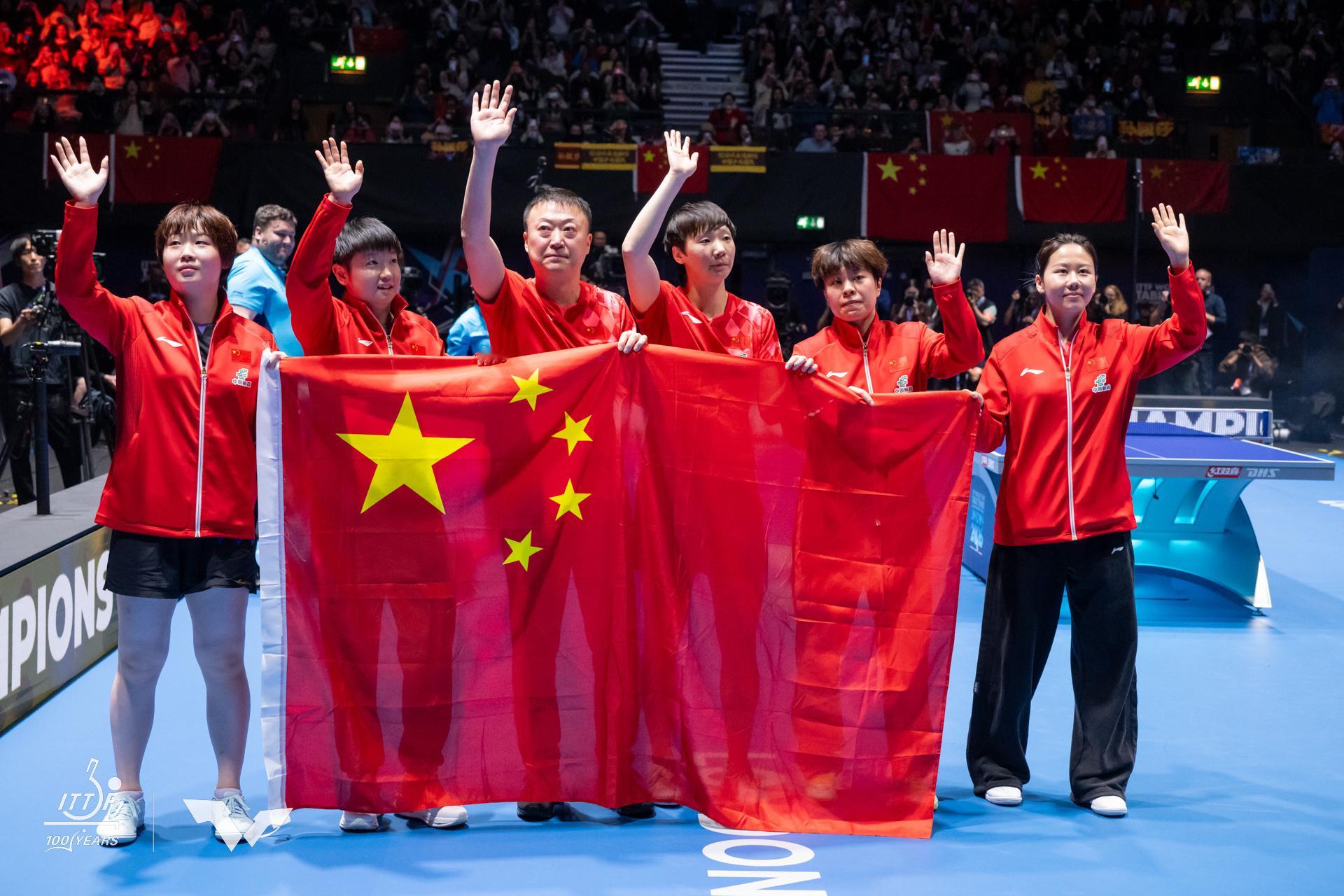 伦敦世乒赛团体赛  王曼昱‪加油‬ 赛场一隅·图片六·决赛©️ittf 