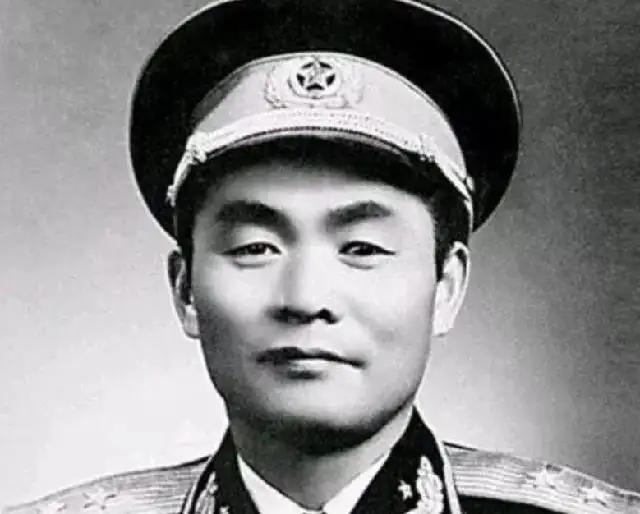“小平对我好啊！”1996年2月23日，杜义德中将在接受军史作家吴东峰的采访时，