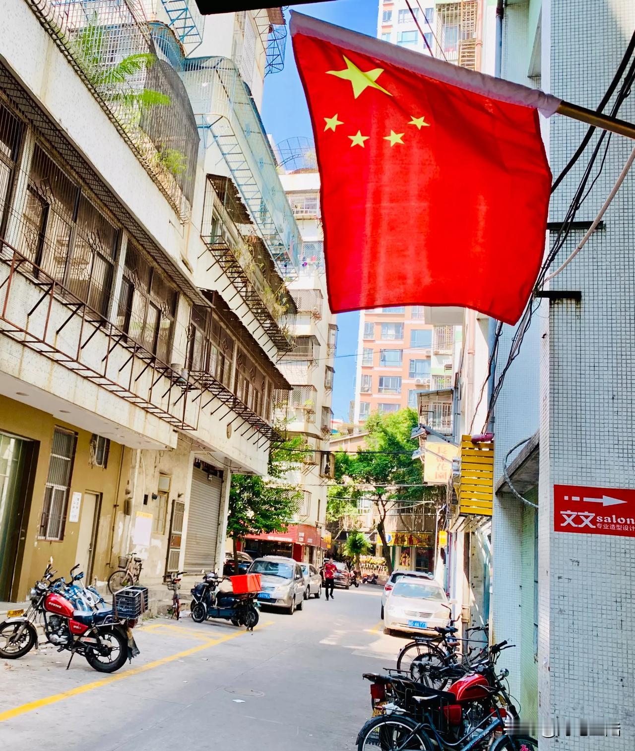 在路上
现在越来越多的人走在了旅行的路上。去的地方多了，难免会觉得很多景点都是大