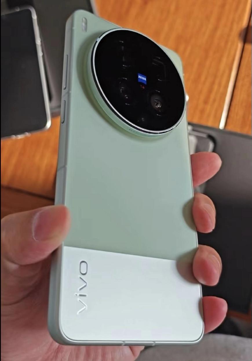 vivo X300Ultra这个拼接设计绝了
真的没想到vivo X300Ult