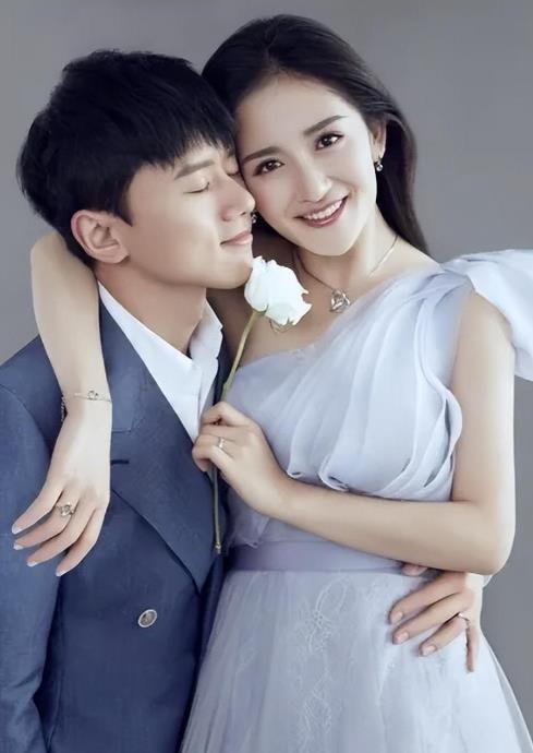 谢娜先表白张杰但没被第一时间答应 谢娜在网上为老公张杰发声，要求曾经言语攻击过“