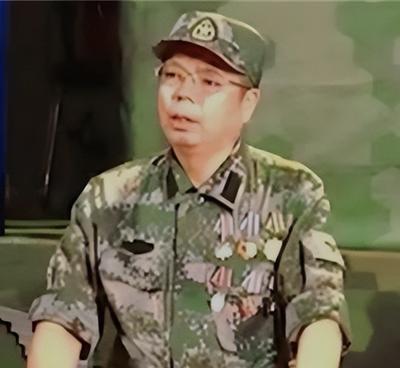 1984年，与大部队走散的陈洪远意外发现一处山洞，进去后竟发现了越军的秘密电台，